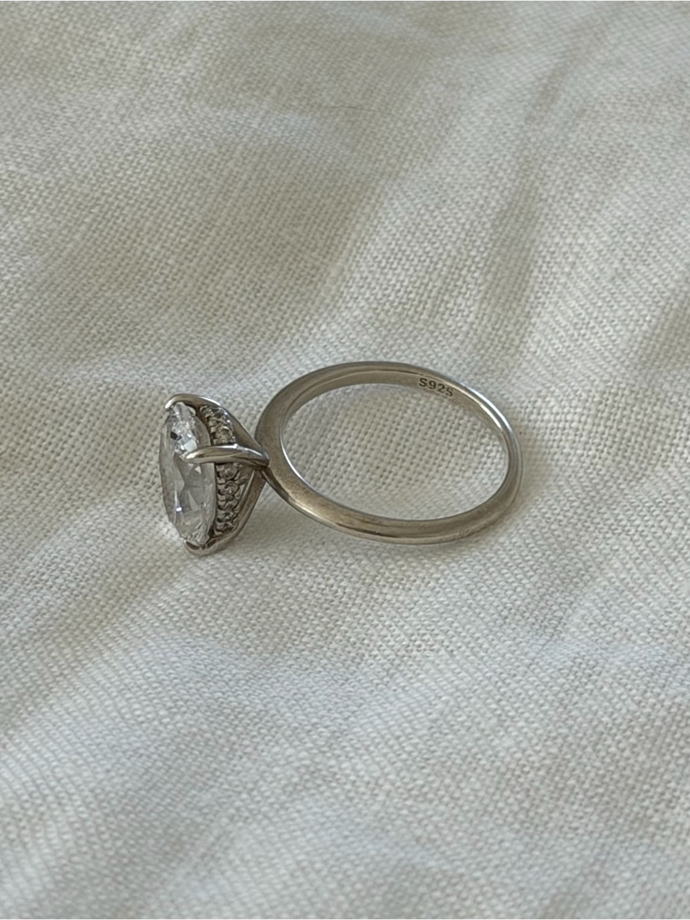 Engagement ring - Picture 4 of 4